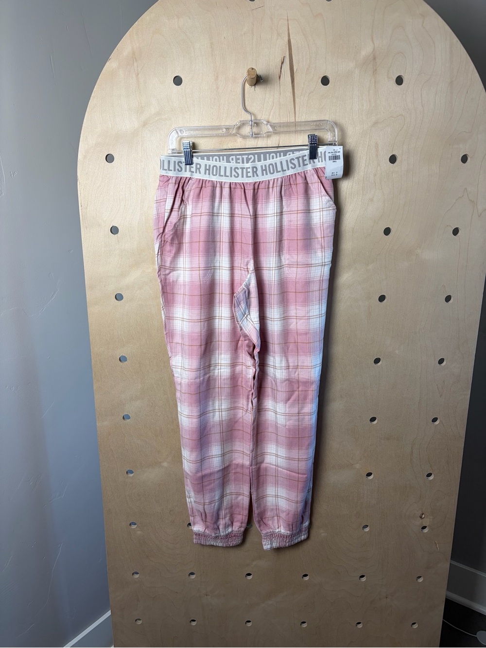 NWT Hollister Pink Plaid Jogger Pants – $35 – Size Small - Picture 2 of 7